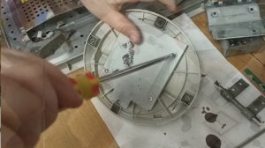 МОЙ БРАТИШКА РАЗОБРАЛ МОНИТОР НА МЕТАЛЛ