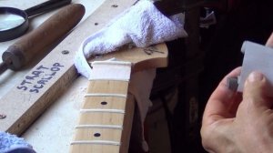 Самостоятельное скалопирование грифа Стратокастера в духе Блэкмора | Создание электрогитар