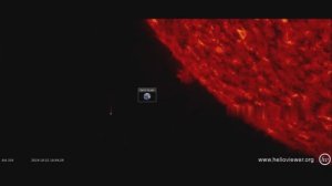 Крупный НЛО Возле Солнца