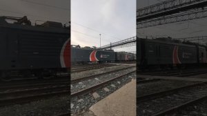 Электровоз 3ЭС5К-1133 Нефтетранссервис и тепловоз ТЭМ18ДМ-2113 на станции Саратов-2