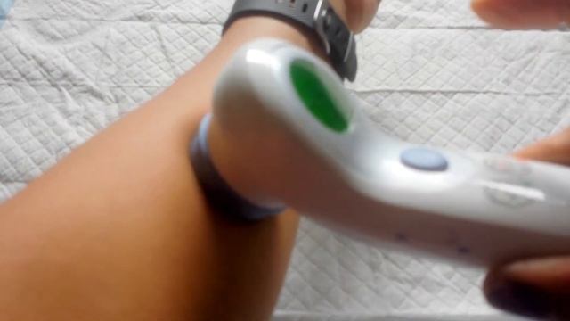 Unboxing and Review Braun No touch + forehead thermometer - Influenster