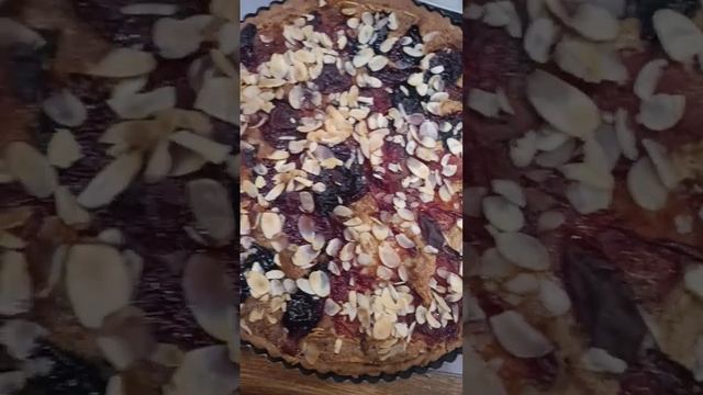 tarte aux prunes de saison amandes. смотреть онлайн