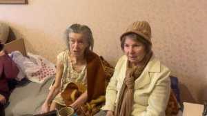 Дружба на века: 3 бабушки поддерживают свою 93-летнюю подругу