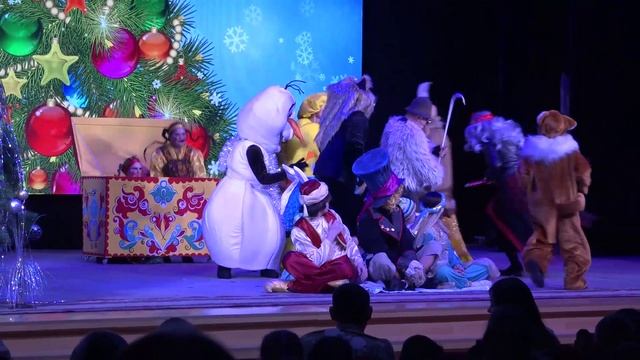 Новогоднее представление "Змеиное царство" смотреть онлайн