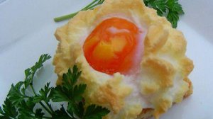 Яичница Цветок на тосте