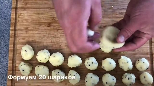 Картофельные крутоны с моцареллой и томатным соусом