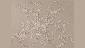 Монограмма на постельном белье