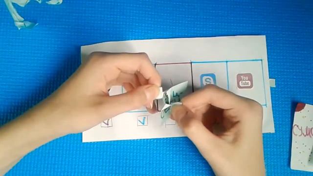 Бумажных сюрпризы : Соц сети , флаги стран , сумочки , кольца , часы Счастливая мама