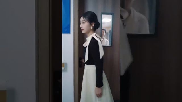 【FULL】初次見他,他冷冽高傲的氣質讓她不寒而慄,後來得知他竟是她的聯姻對象,本以為婚後日子難熬,沒想到他夜夜低聲誘哄把小白兔摟在懷裡寵!#短劇 #甜寵 #總裁灰姑娘