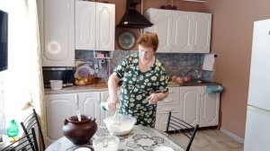 Пресная деревенская ватрушка.