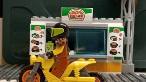 Момент из жизни повара в бургер ной