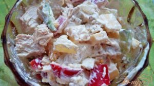Салат с курицей и ананасами