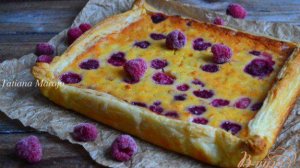 Пирог с хурмой и малиной