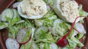Салат с фаршированными яйцами