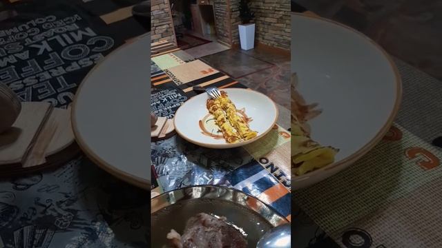 Наш обед- отварная баранина с бульоном+ зелёный чай...😋😋😋👍👍👍 смотреть онлайн