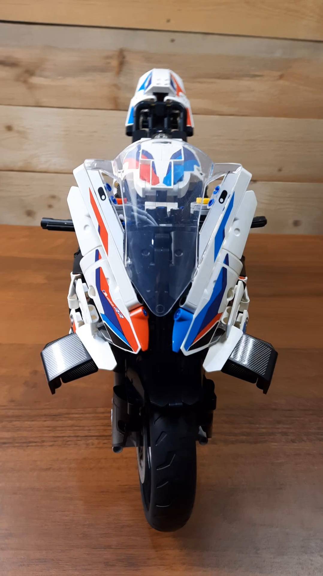 Полное видео сборки LEGO BMW M 1000 RR