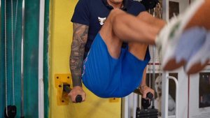 Мощные и стильные настенные брусья HOMFIT