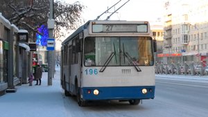 Троллейбус Екатеринбурга ЗиУ-682Г-016.02 №196 маршрут №27 на остановке "Проспект Ленина"