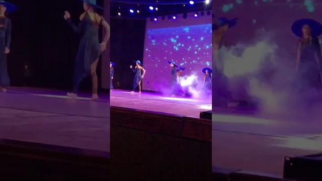 Танец в шляпах смотреть онлайн