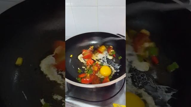 scramble eggs with tomato#shorts