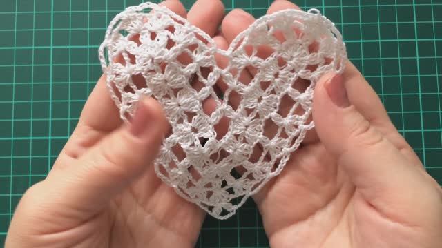 Вязаное крючком сердечко. Учимся вязать ажурное сердечко. Как связать сердечко крючком.