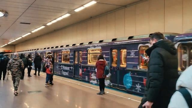 Парад новогодних поездов в Москве смотреть онлайн