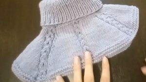 Манишка спицами на 4-6 лет