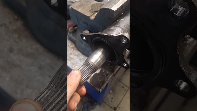 Jac t6. пробег 222 000.Замена подшипника внутреннего шарнира переднего редуктора смотреть онлайн