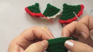 Вязаная елочка. Новогодний декор. Мастер-класс по вязанию елки.