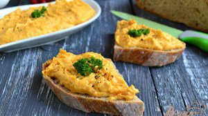 Паштет из слабосоленой семги, яиц и моркови