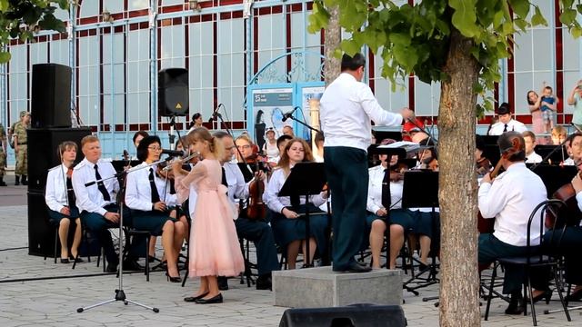 Тарантелла (Александр Гаврилин). Соло на флейте - лауреат конкурсов, юное дарование Ирина Филипович.