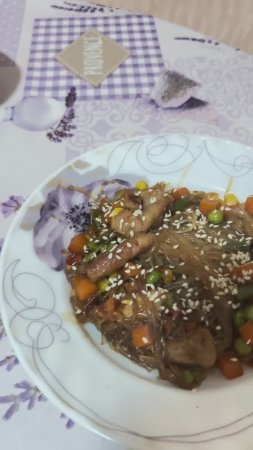 Паназиатская кухня - Фунчоза в с овощами и мясом в устричном соевом соусе