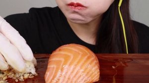 ASMR 대왕 연어 초밥 먹방 GIANT SALMON SUSHI MUKBANG EATING SOUNDS.