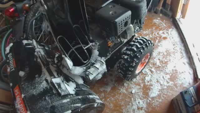 Снегоуборщик Патриот. Меняем масло, чиним на коленке. смотреть онлайн