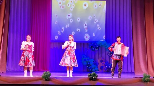 ЯБЛОНЕВЫЙ ВЕЧЕР! Ансамбль КАЛИНА! Russian folk songs... смотреть онлайн