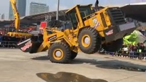 Фронтальный танцующий погрузчик LOVOL на выставке BAUMA CHINA