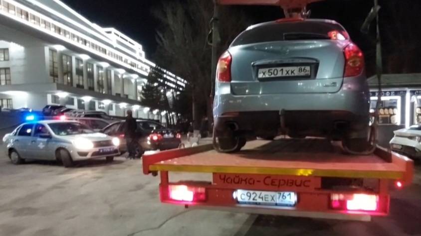 🔥Нарушение и наказания | Парковка и езда по тротуару у Парка им. Октябрьской революции.🔥 смотреть онлайн