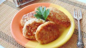 Котлеты из курицы с морковью и плавленым сыром