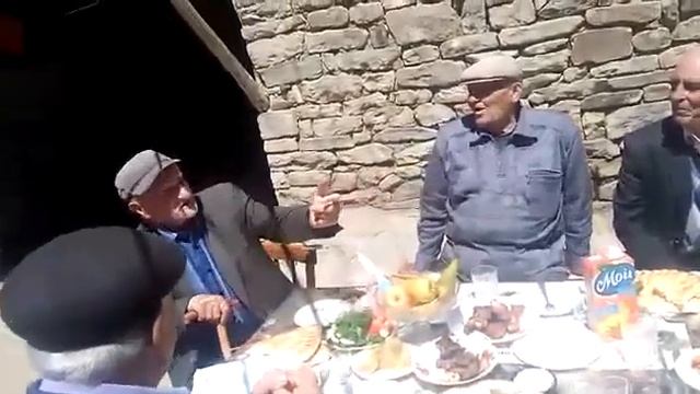Дагестан, село Хоредж. Старейшины отдыхают .