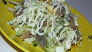 Салат из пекинской капусты с куриными желудочками