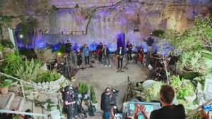 Джошуа Аарон и его друзья по-еврейски, по-арабски и по-английски — Велик Господь!