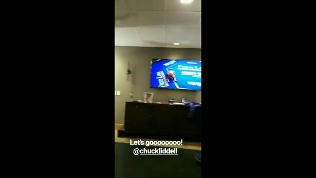 MMA Reacts to Tito Ortiz Knocking Out Chuck Liddell In Trilogy Bout