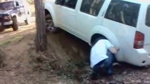 nissan patrol vs pathfinder 2