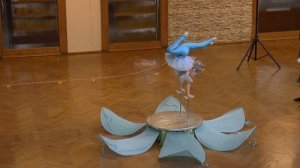 Мисюра Валерия, цирковой номер "Дюймовочка" на 7-м конкурсе "Звёздный малыш" в г. Пятигорске.