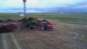 🚜 Вывозка навоза: МТЗ 1221в.2 и МТЗ 2022.3 в деле!