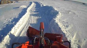 Чищу дороги от снега. Отвал "бабочка" завода "Большая земля" на китайском погрузчике Redstar 2500.
