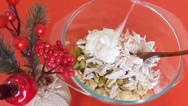 Toyuq etinden göbelekli salat.  #azerbaijan