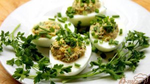 Фаршированные яйца тунцом и зеленью