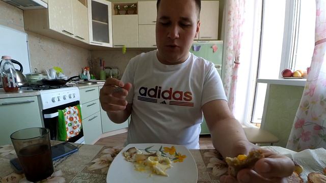 MUKBANG Завтрак | Яичница с беконом, оладьи, компот | Bacon and eggs, pancakes, compote