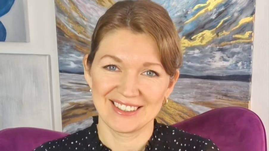 Что такое реализовывать себя в этом мире-жить по предназначению души.